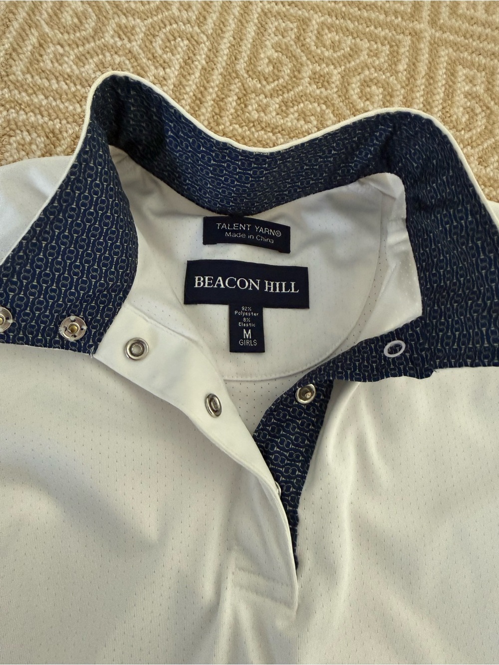 Essex Beacon Hill Girls White show shirt. Size medium